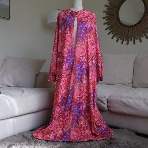 Vintage JCPenney Colorful Pink Floral One Size Caftan Loungewear